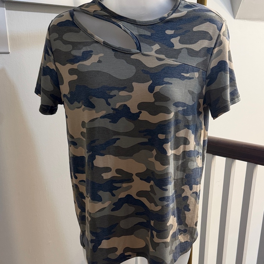 Bombom Cutout Neck Camo Short Sleeve Top - S